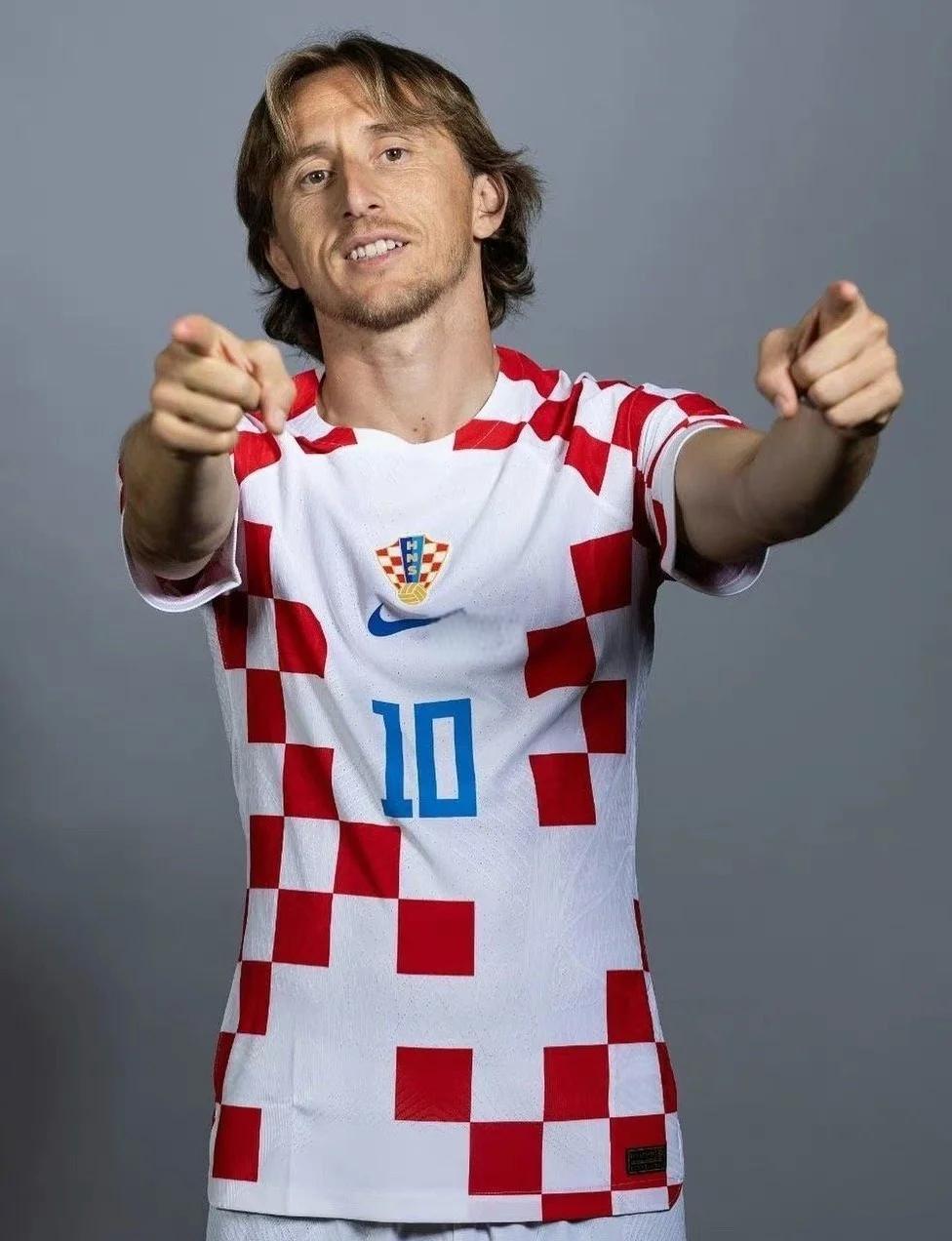 德甲超级惨案！卫冕冠军狂轰8球，巨星20球碾压