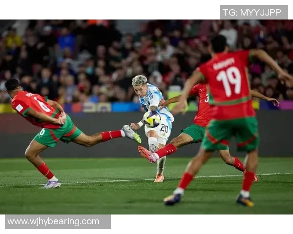 开局平推！佩雷拉1分20秒TKO安卡拉耶夫，重夺轻重量级世界冠军